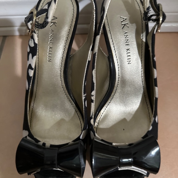 Sandals - Picture 5 of 6